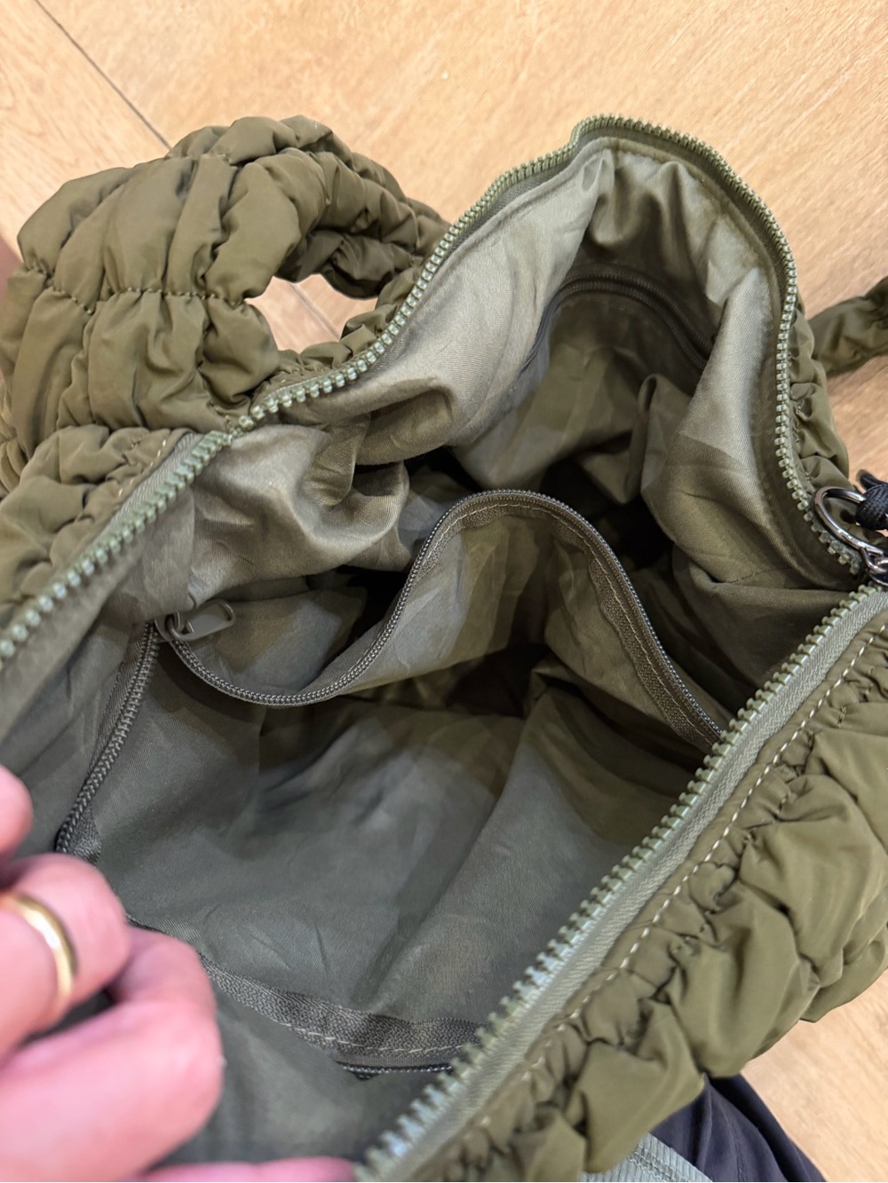 ODODOS Olive Green Ruched Puffer Shoulder Bag Hobo Handbag Zip Pockets - Picture 3 of 6